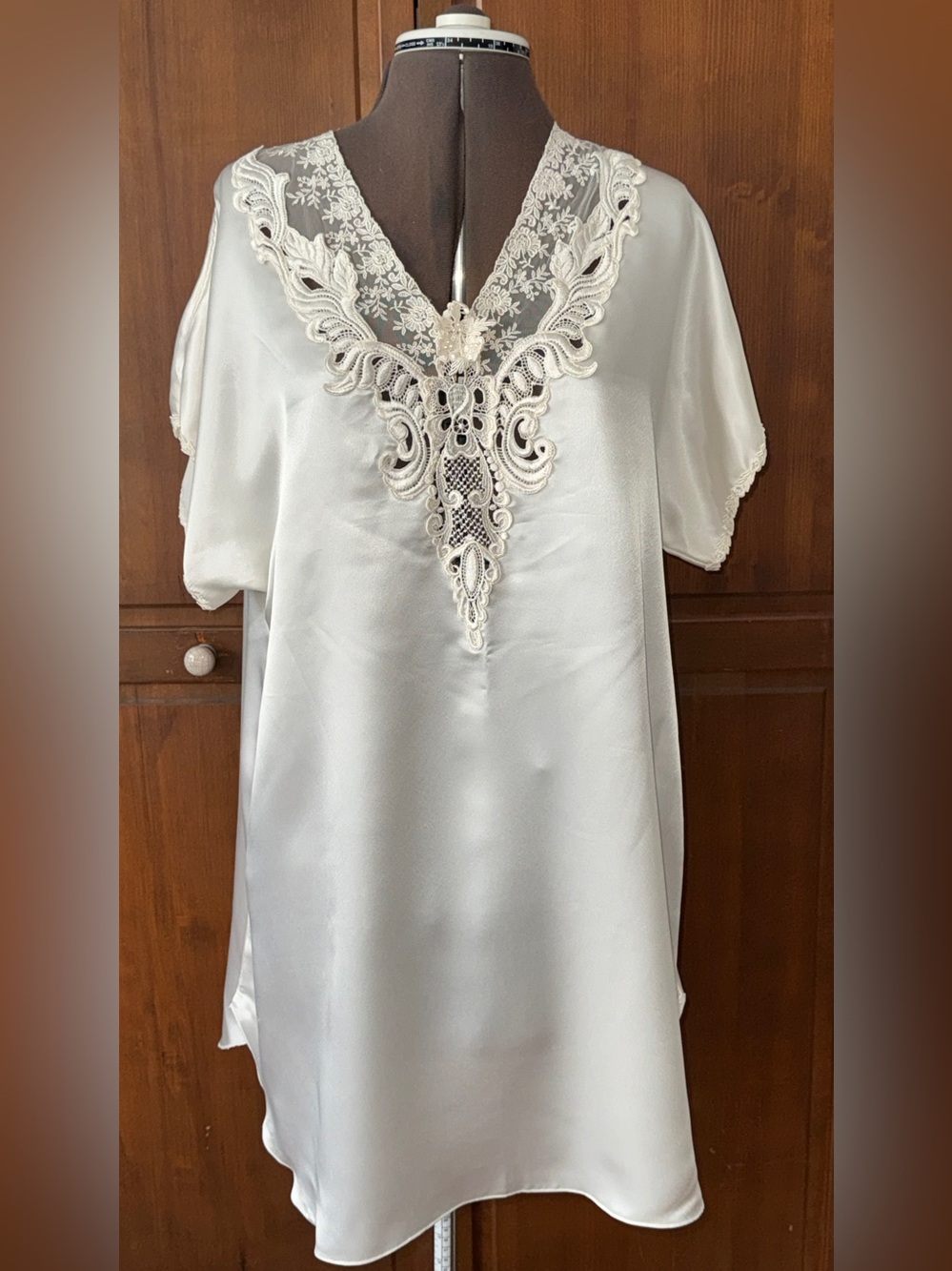 Vintage SERENA Ivory Satin Nightgown V-neck Lace Appliqué Short Sleeve Sz Large